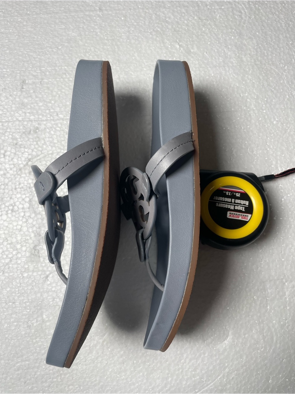Tory Burch Logo Thong Sandals in Slate Gray - Picture 3 of 7